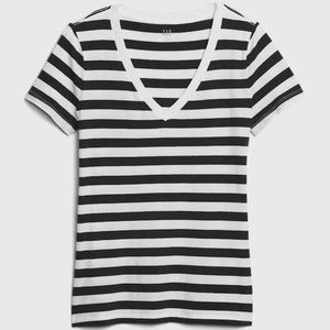 GAP Vintage V-Neck Tee